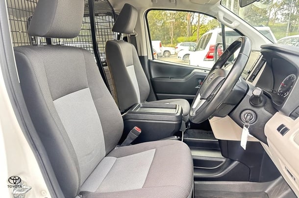 2022 Toyota HiAce LWB image 13