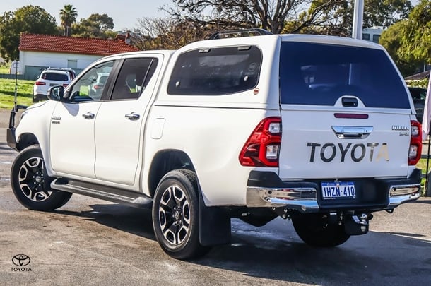 2023 Toyota HILUX SR5 image 2