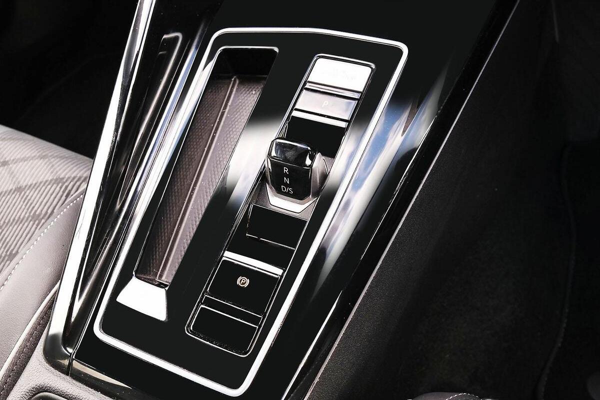 2024 Volkswagen Golf 110TSI R-Line 8 Auto MY24 image 18