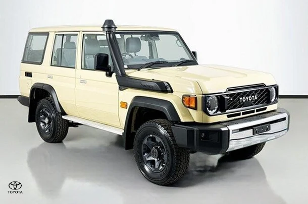 2023 Toyota LANDCRUISER MILITARY GXL image 1