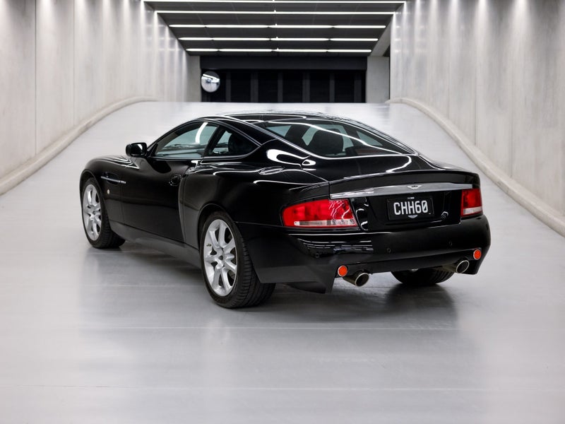 2004 Aston Martin Vanquish image 2