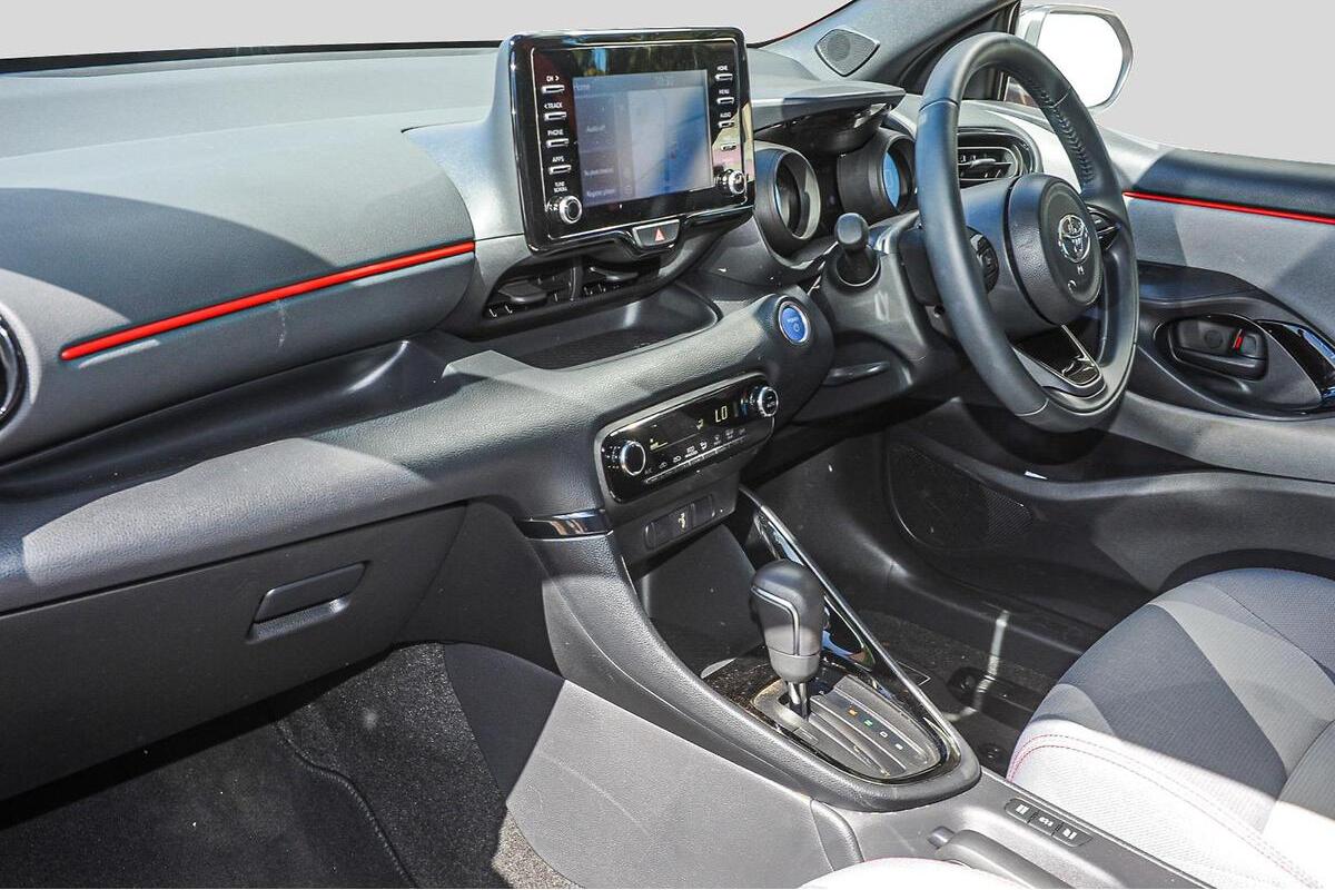 2024 Toyota Yaris ZR Hybrid Auto image 8