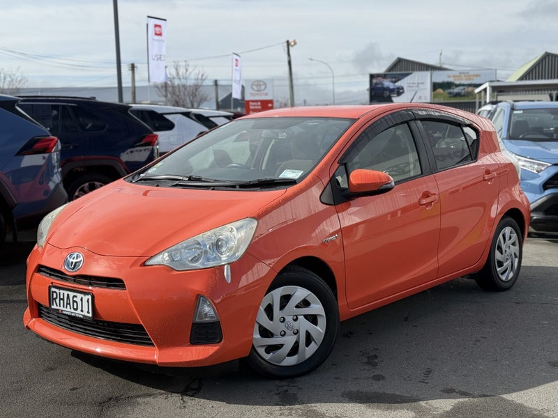 2012 Toyota Aqua 1.5 Hybrid G 5 Dr Hatch image 3