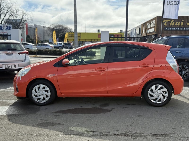 2012 Toyota Aqua 1.5 Hybrid G 5 Dr Hatch image 4