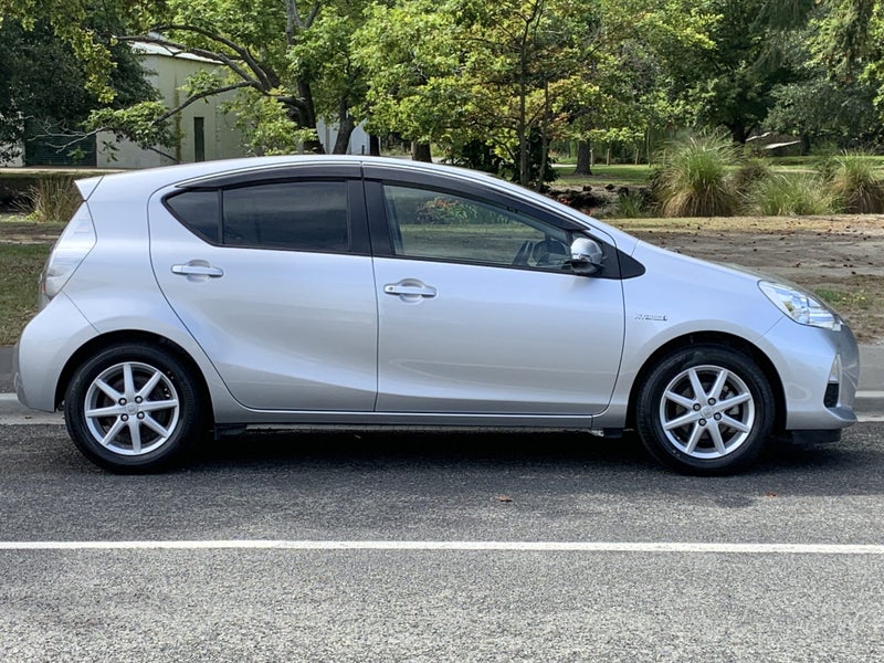 2012 Toyota Aqua 1.5 Hybrid G 5 Dr Hatch CVT 2W... image 2