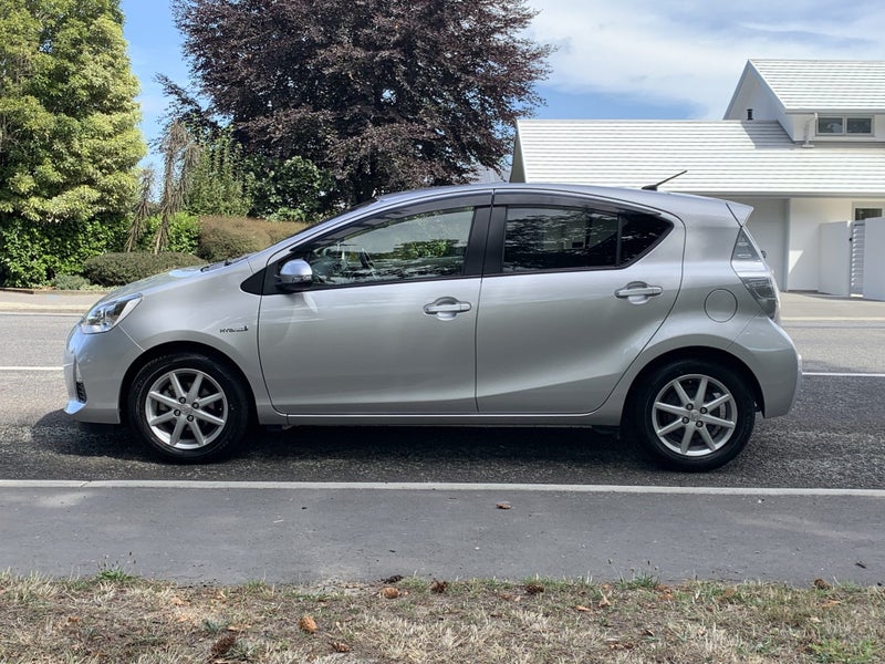 2012 Toyota Aqua 1.5 Hybrid G 5 Dr Hatch CVT 2W... image 5