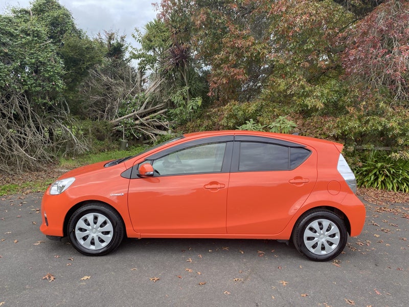 2012 Toyota Aqua 1.5 Hybrid S 5 Dr Hatch image 2