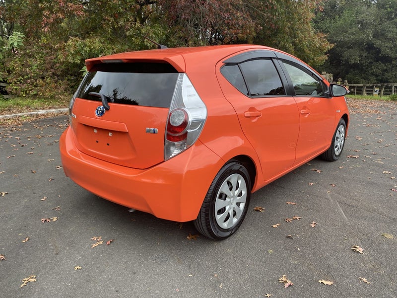 2012 Toyota Aqua 1.5 Hybrid S 5 Dr Hatch image 4