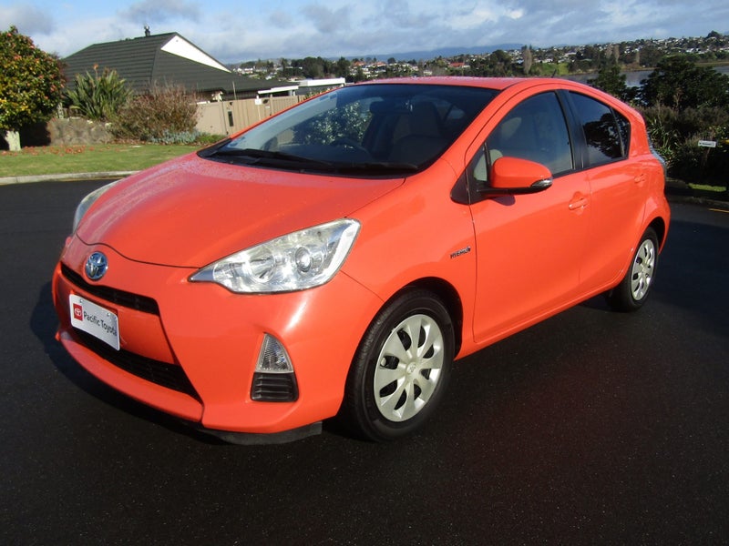 2012 Toyota Aqua 1.5 Hybrid S 5 Hatch image 3
