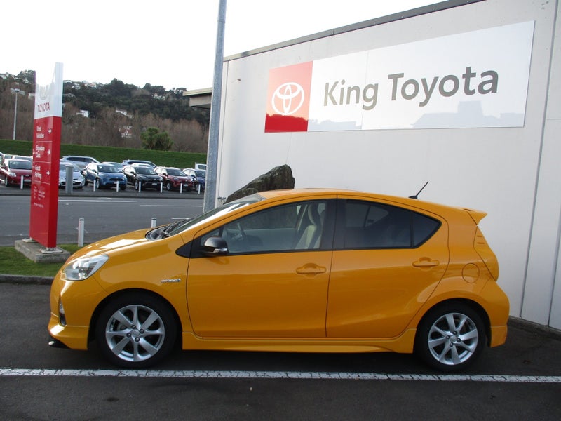 2012 Toyota Aqua 1.5 Hybrid S + Warranty image 2