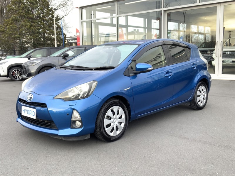 2012 Toyota Aqua 1.5 Petrol 5 year Hybrid batte... image 4