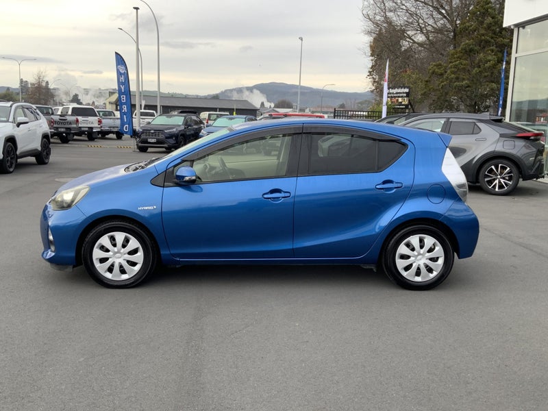 2012 Toyota Aqua 1.5 Petrol 5 year Hybrid batte... image 5