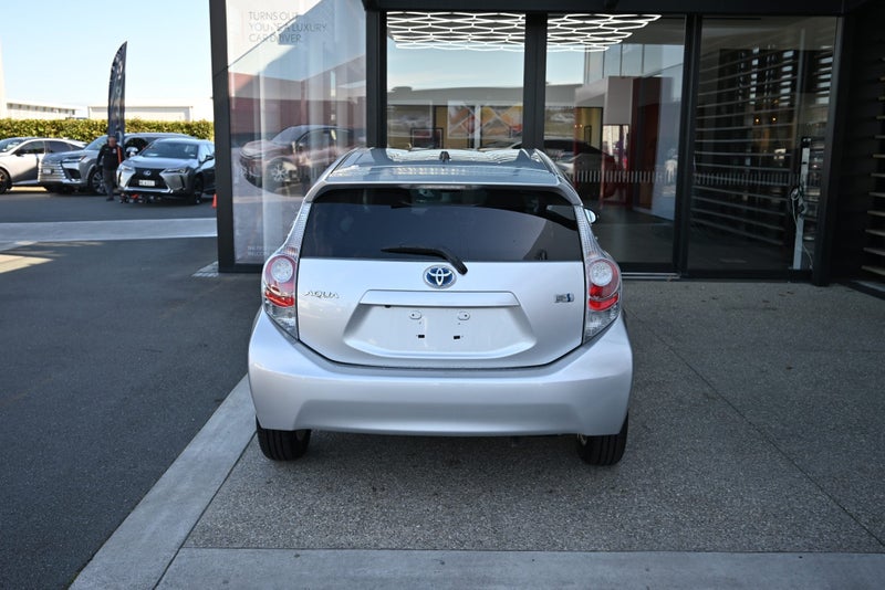 2012 Toyota Aqua 1.5 Petrol Hybrid G CVT Hatchback image 5