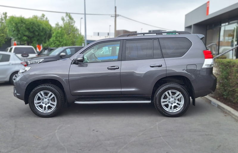 2012 Toyota Land Cruiser Prado VX, LEATHER, 4WD... image 4