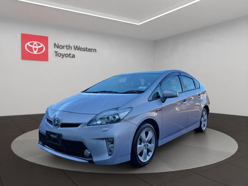2012 Toyota Prius 1.8L Hybrid G Touring Hatchback image 3