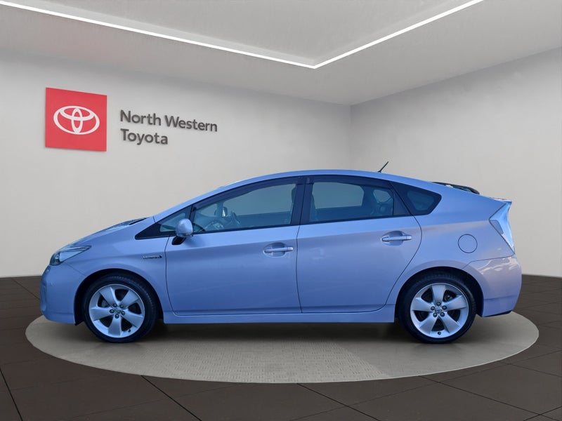2012 Toyota Prius 1.8L Hybrid G Touring Hatchback image 4