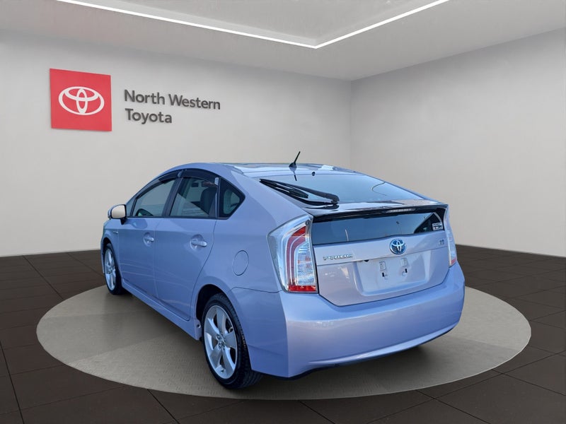 2012 Toyota Prius 1.8L Hybrid G Touring Hatchback image 5