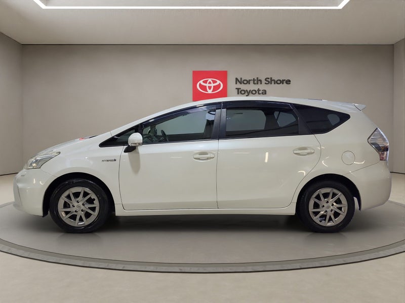 2012 Toyota Prius Alpha 1.8L Hybrid S 2WD Hatch... image 5