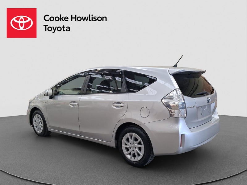 2012 Toyota Prius Alpha S 1.8L image 4