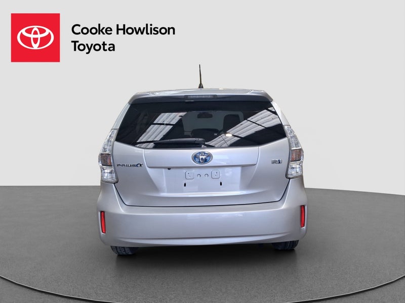 2012 Toyota Prius Alpha S 1.8L image 5