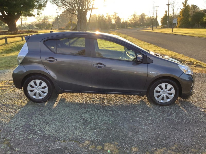 2013 Toyota Aqua 1.5 Hybrid Electric Vehicle G... image 5