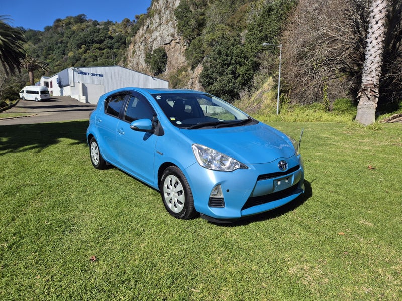 2013 Toyota Aqua 1.5 Hybrid G image 2