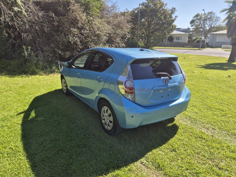 2013 Toyota Aqua 1.5 Hybrid G image 4