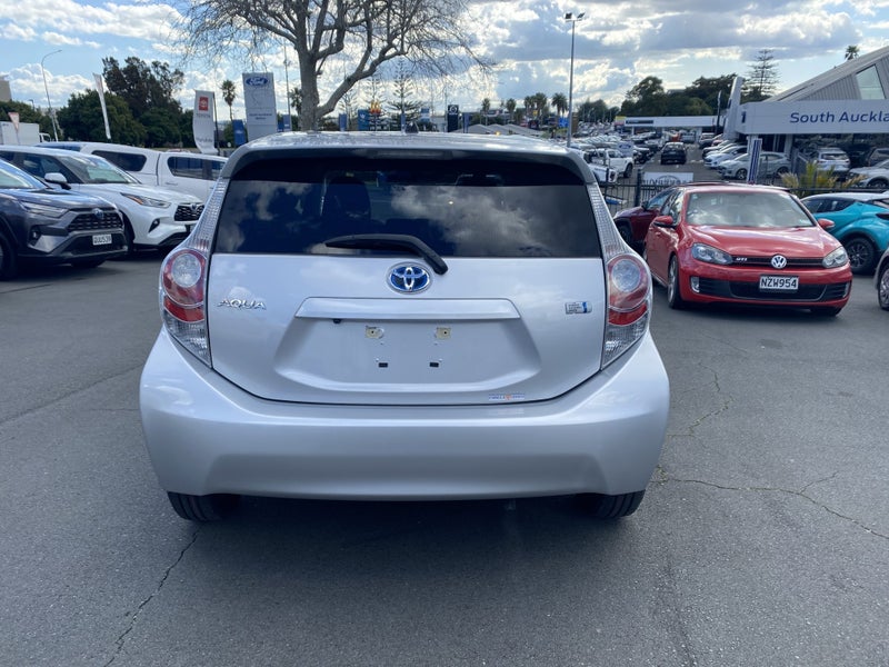 2013 Toyota Aqua 1.5 Hybrid G Hatch image 5