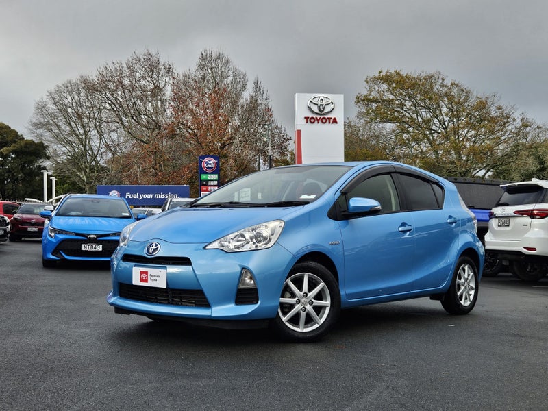 2013 Toyota Aqua 1.5 Hybrid S image 2