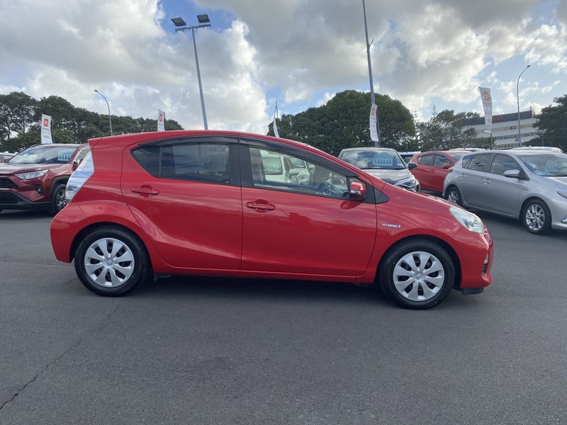 2013 Toyota Aqua 1.5 Hybrid S 5 Dr Hatch CVT 2W... image 2