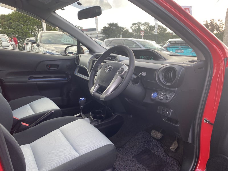 2013 Toyota Aqua 1.5 Hybrid S 5 Dr Hatch CVT 2W... image 3
