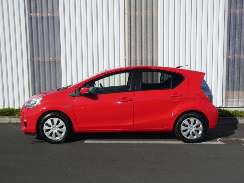 2013 Toyota Aqua 1.5 Hybrid S image 5