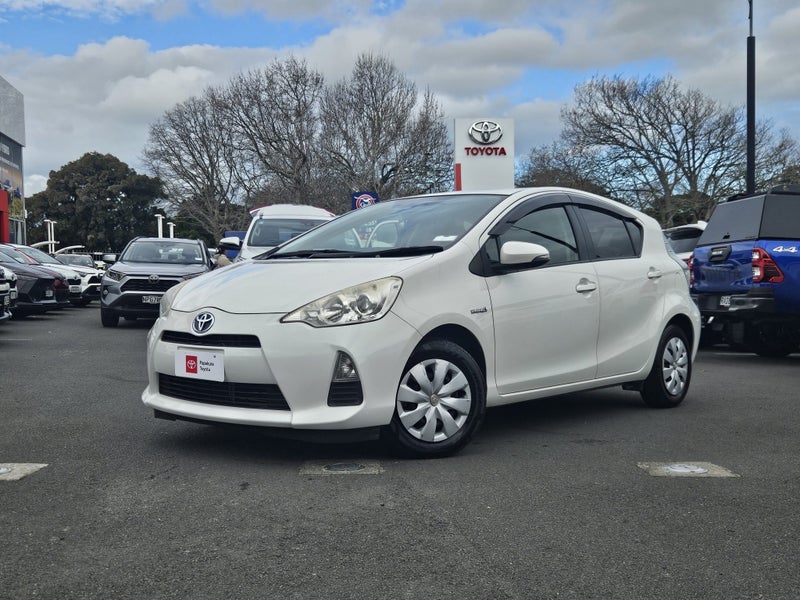 2013 Toyota Aqua 1.5 Hybrid S image 2