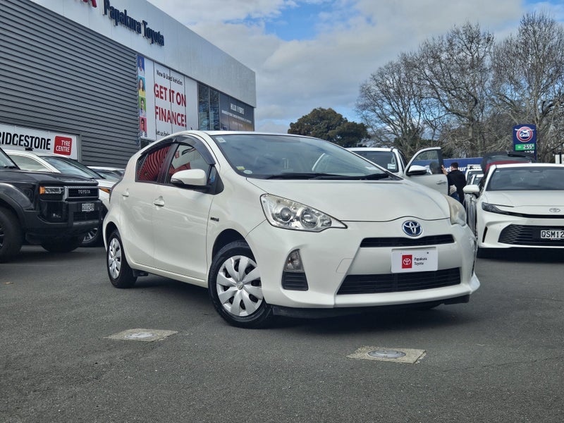 2013 Toyota Aqua 1.5 Hybrid S image 4