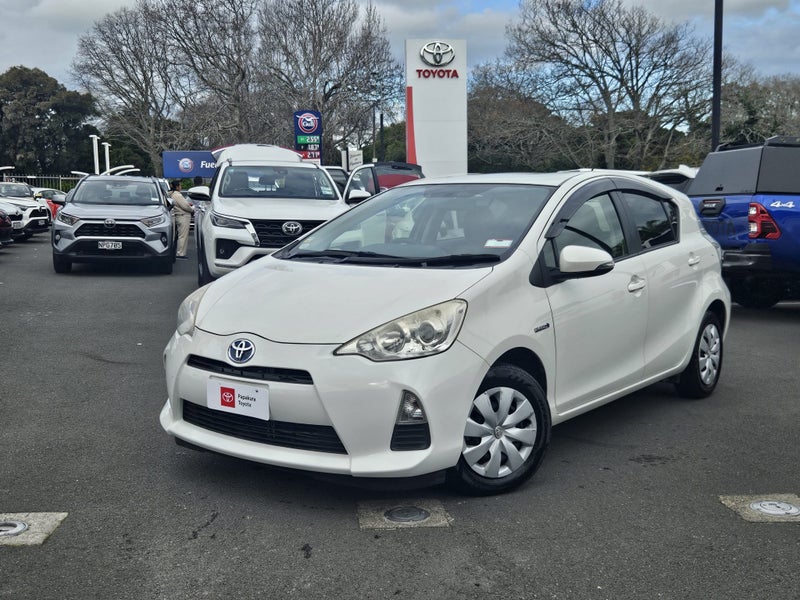 2013 Toyota Aqua 1.5 Hybrid S image 5