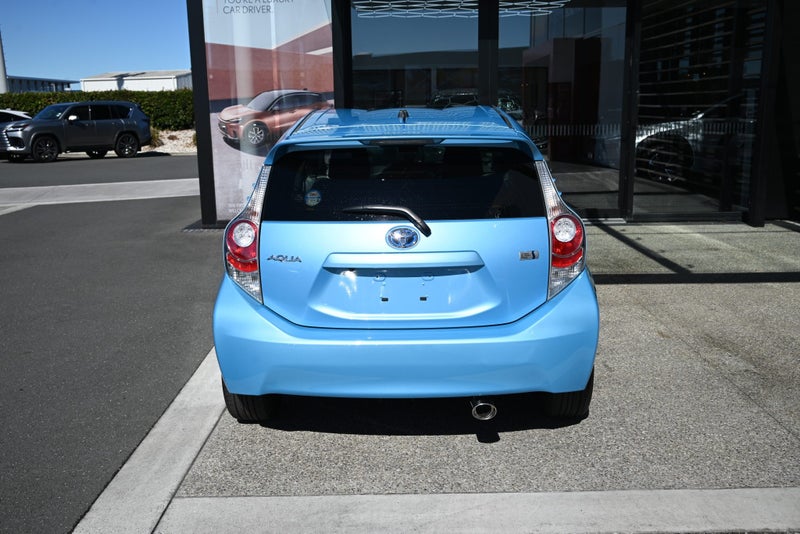 2013 Toyota Aqua 1.5 Petrol Hybrid S CVT Hatchback image 5