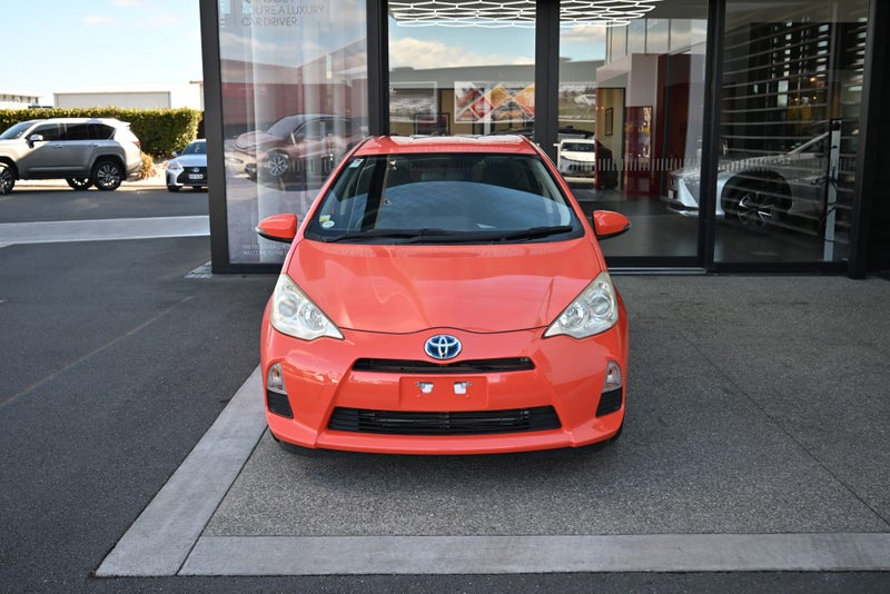 2013 Toyota Aqua 1.5 Petrol Hybrid S CVT Hatchback image 4