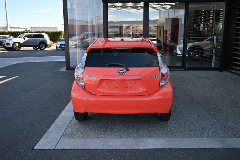 2013 Toyota Aqua 1.5 Petrol Hybrid S CVT Hatchback image 5