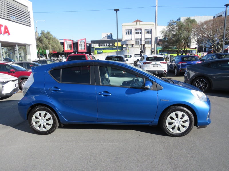 2013 Toyota Aqua image 3