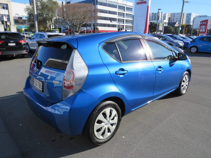 2013 Toyota Aqua image 4