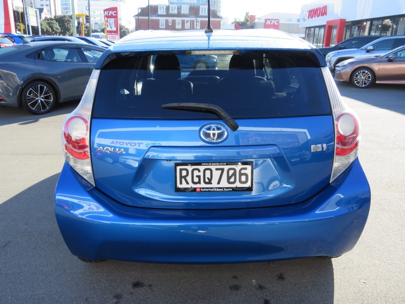 2013 Toyota Aqua image 5