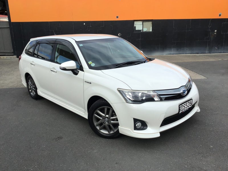 2013 Toyota Corolla Fielder 1.5 Hybrid G WxB 5... image 1