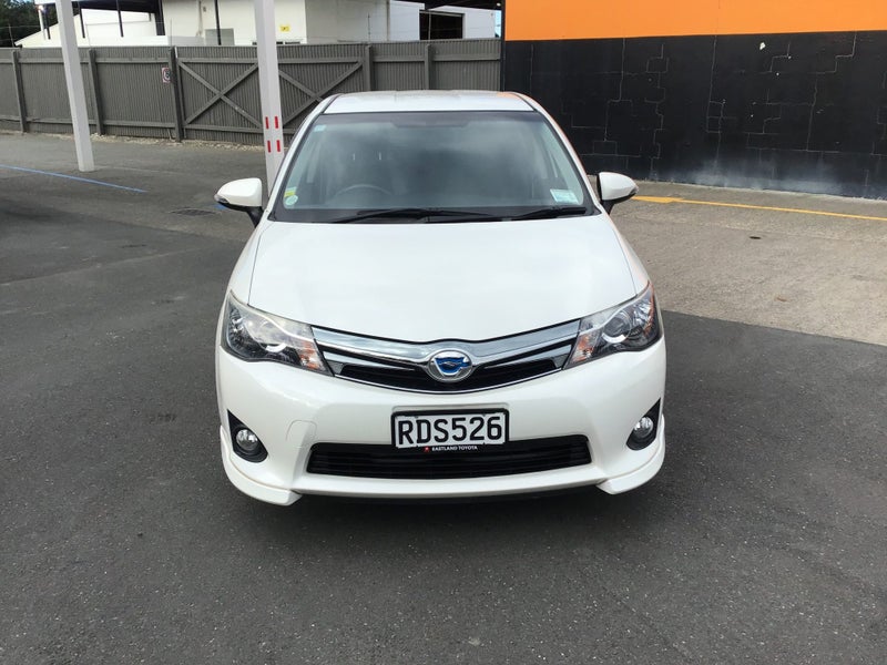 2013 Toyota Corolla Fielder 1.5 Hybrid G WxB 5... image 3