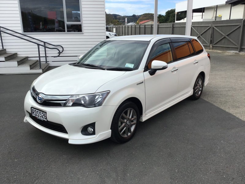 2013 Toyota Corolla Fielder 1.5 Hybrid G WxB 5... image 4