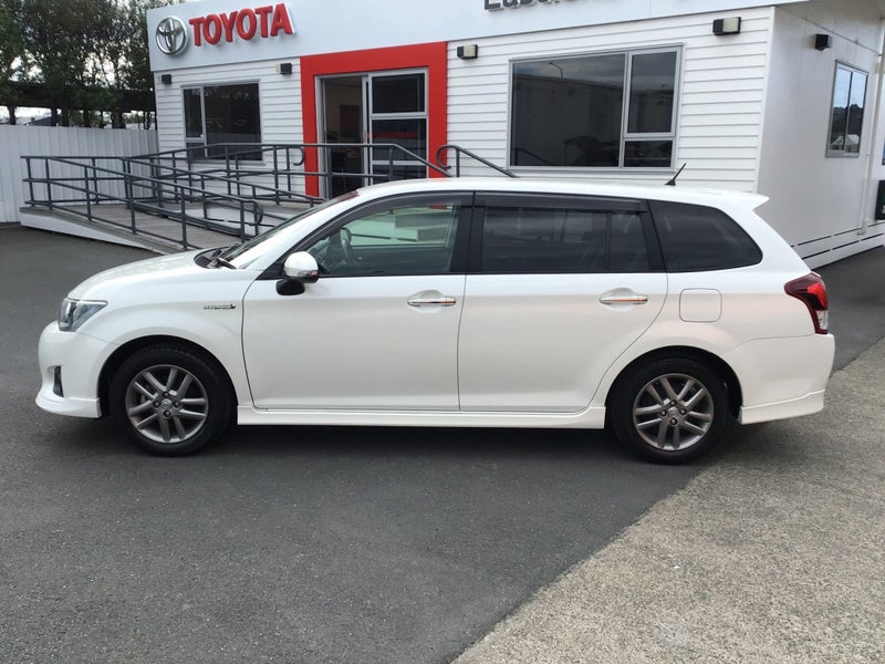 2013 Toyota Corolla Fielder 1.5 Hybrid G WxB 5... image 5