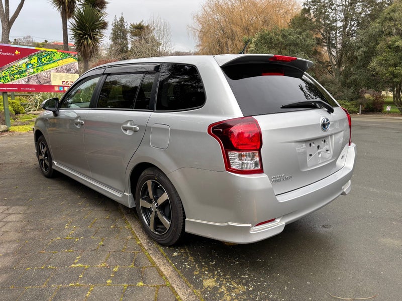2013 Toyota Corolla Fielder image 4