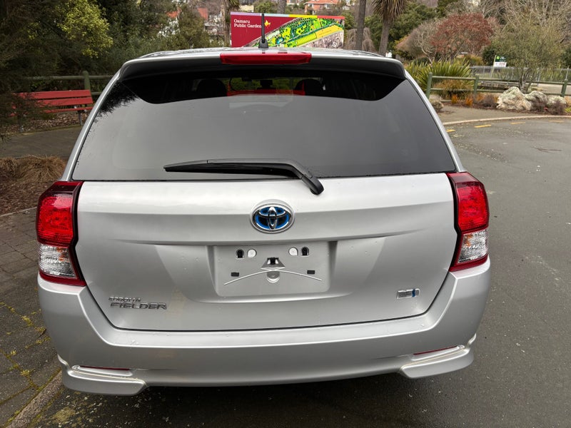 2013 Toyota Corolla Fielder image 5