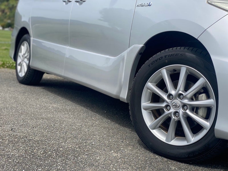 2013 Toyota Estima Hybrid X 2.4P Wagon CVT 2WD... image 2