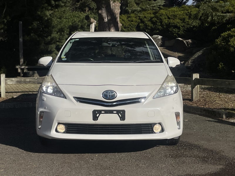 2013 Toyota Prius 1.8 Petrol G 7 Seater image 2