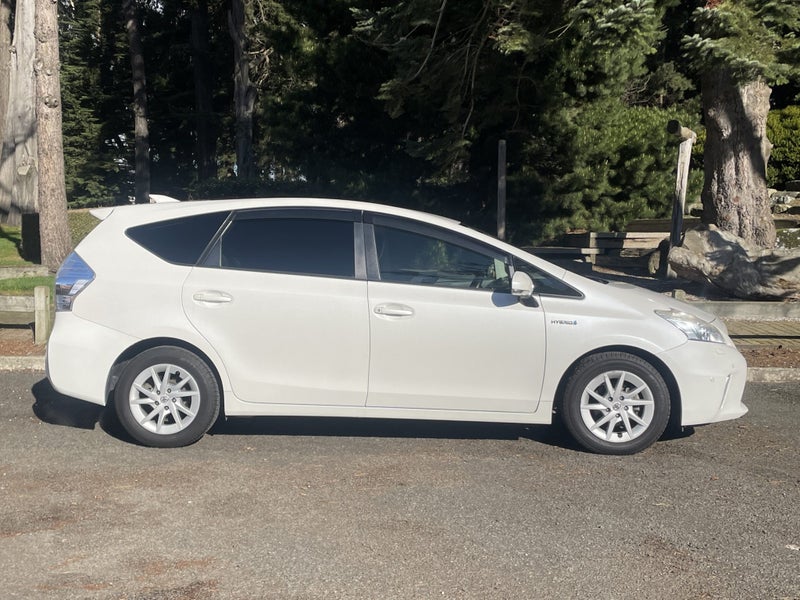 2013 Toyota Prius 1.8 Petrol G 7 Seater image 3